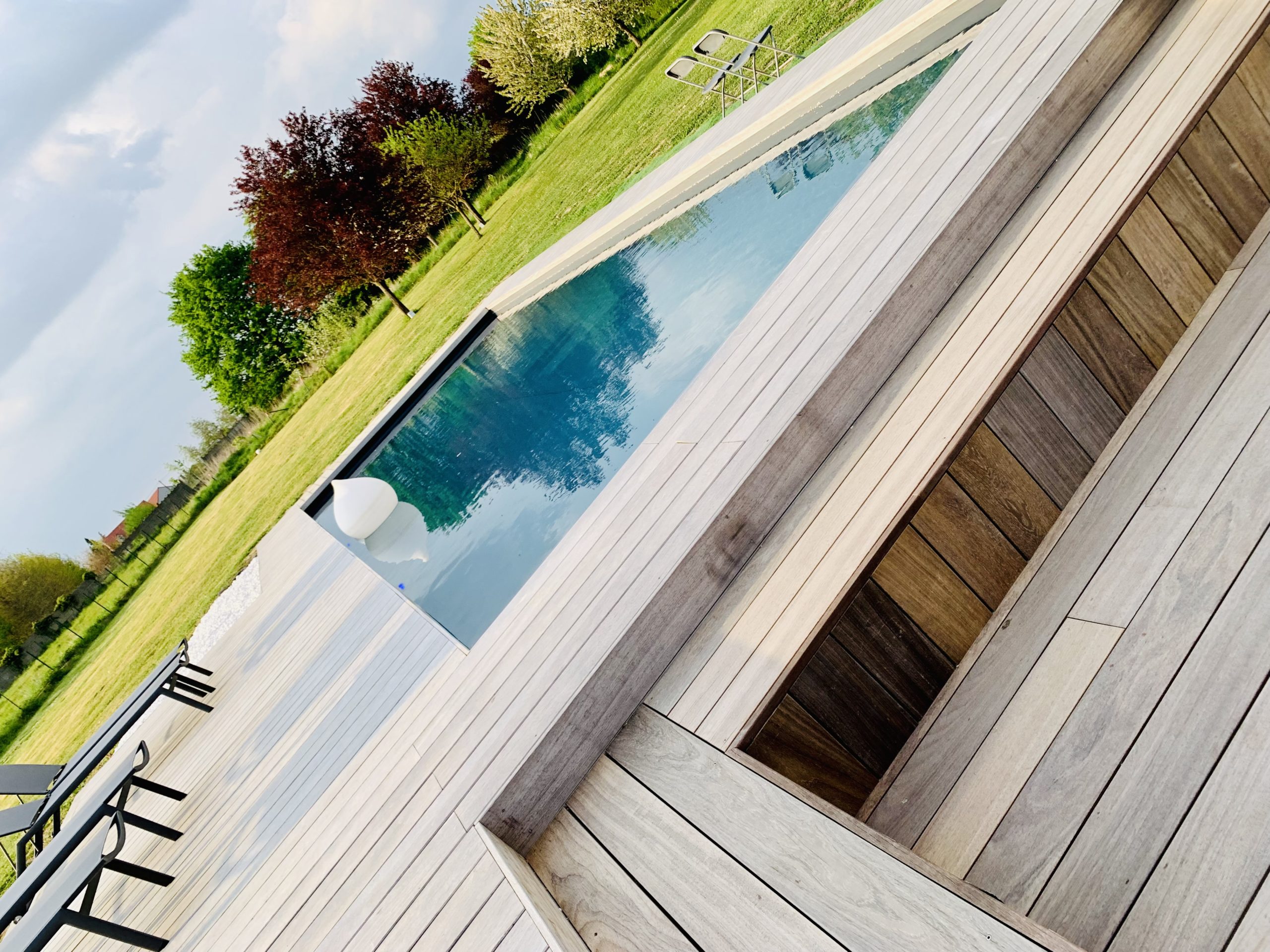 Piscine de 12 x 5m et ses terrasses en padouk à Rongy (Tournai)